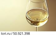riesling white wine top ai generated. Стоковое AI-изображение, AI-художник Vectorwin / Фотобанк Лори