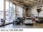 Сервисный центр предпродажной подготовки АвтоВаз с машинами Лада Гранта (2021 год). Редакционное фото, фотограф Евгений Зимин / Фотобанк Лори