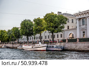 Saint Petersburg, Russia, 21 Jule 2019, Tourist boat trip on canals and rivers. Редакционное фото, фотограф Spirit River / Фотобанк Лори