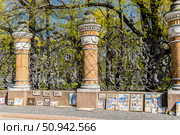 Санкт-Петербург. У ограды Михайловского сада. (2023 год). Редакционное фото, фотограф Игорь Дашко / Фотобанк Лори