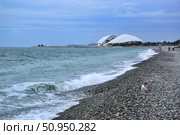 View of the beach in the Sochi, Russia (2016 год). Редакционное фото, фотограф Александр Карпенко / Фотобанк Лори