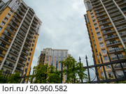 Новые дома в Астрахани, на месте снесенных ( дореволюционных ) (2019 год). Стоковое фото, фотограф Павел Просянов / Фотобанк Лори