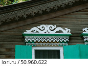 Фрагмент окна старинного деревянного дома в Астрахани. Стоковое фото, фотограф Павел Просянов / Фотобанк Лори