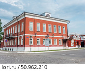 Краеведческий музей Коломны на улице Лажечникова недалеко от Соборной площади в историческом центре города. Редакционное фото, фотограф Константин Григорьев / Фотобанк Лори