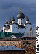 Спасо-Преображенский собор, 1558 - 1566 годы. Памятник архитектуры федерального значения № 321220004550196. Архангельская область, Приморский район, остров Большой Соловецкий, набережная бухты Благополучия, дом 1, корпус 20. Стоковое фото, фотограф Александр Селезнев / Фотобанк Лори