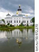 Старинный Собор Трех Святителей Великих (1574 г.). Спасо-Елеазаровский монастырь, Псковская область. Стоковое фото, фотограф Анна Карасева / Фотобанк Лори