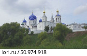 Боголюбский монастырь Рождества Богородицы c XIX века в честь явления Боголюбской иконы Божией Матери — женский православный монастырь в посёлке Боголюбово Суздальского района Владимирской области ,Владимирская и Суздальская епархия Русской православной церкви. Стоковое видео, видеограф Куликов Константин / Фотобанк Лори