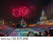 Финал международного военно-музыкального фестиваля "Спасская башня" в Москве на Красной площади с салютом и парадом участников 28 августа 2018 года. Редакционное фото, фотограф Евгений Дробжев / Фотобанк Лори