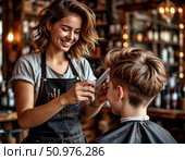 Улыбающийся парикмахер в профессиональном фартуке с инструментами делает креативную стрижку. Стоковое AI-изображение, AI-художник Владислав Дельдюгинов / Фотобанк Лори