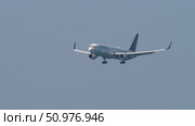 Aeroplane of Air Astana landing. Редакционное видео, видеограф Игорь Жоров / Фотобанк Лори