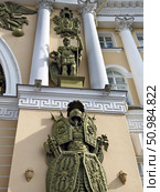 Триумфальная арка главного штаба на Дворцовой площади Санкт-Петербурга (2024 год). Редакционное фото, фотограф Игорь Смирнов / Фотобанк Лори