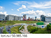 Храмовый комплекс трех разных конфессий над дорогой в Нижнем Новгороде. Редакционное фото, фотограф Илья Старков / Фотобанк Лори