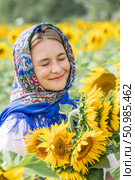 Portrait of a young beautiful woman with a scarf on her head. Стоковое фото, фотограф Андрей Аркуша / Фотобанк Лори