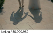 Shadow of a bride and groom holding hands. Стоковое видео, видеограф Tatiana Malinsky / Фотобанк Лори