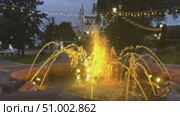 A lighted fountain has been installed in the center of Vitebsk, Belarus. Стоковое видео, видеограф IRYNA ZAKHARANKA / Фотобанк Лори
