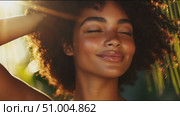 Capturing joy and beauty in golden sunlight at a tropical location in the late afternoon. Стоковое AI-видео, аниматор Сергей Толмачёв / Фотобанк Лори