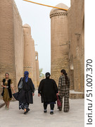 Old houses in Itchan Kala, the walled inner town of the city of Khiva (2022 год). Редакционное фото, фотограф Юлия Белоусова / Фотобанк Лори