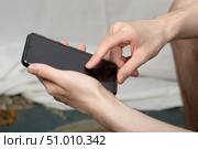Phone fraud.Talking to phone scammers. Withdrawal of money via the Internet. Стоковое фото, фотограф Александр Поташев / Фотобанк Лори