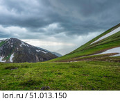 Spectacular view of distant green mountains. Стоковое фото, фотограф Саблин Станислав / Фотобанк Лори