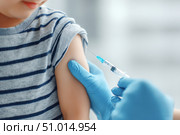 Child receiving a vaccination. Little boy in face mask in doctor's office is vaccinated. Kid giving injection shot. Syringe with covid-19, coronavirus, flu vaccine. Dangerous infectious disease, MPOX. Стоковое AI-изображение, AI-художник Марина Демидюк / Фотобанк Лори