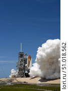 An exhaust plume forms around the base of Launch Pad 39A as space shuttle Atlantis lifts off on the STS-132 mission. Стоковое фото, фотограф Stocktrek Images, Inc. / ТАСС / Фотобанк Лори