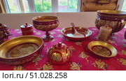 Authentic Russian tableware and household items. Стоковое видео, видеограф Виктор Тихонов / Фотобанк Лори
