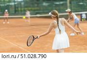 Woman playing tennis against female opponent on tennis court. Стоковое фото, фотограф Яков Филимонов / Фотобанк Лори