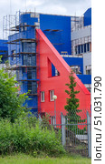 Construction workers renovating building with scaffolding. Стоковое фото, фотограф Юрий Поздников / Фотобанк Лори
