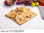Indian stuffed potato bread Paratha. Стоковое фото, фотограф Андрей Старостин / Фотобанк Лори