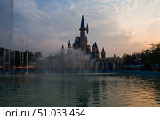 View of Magic City, a modern amusement park in Tashkent (2022 год). Редакционное фото, фотограф Юлия Белоусова / Фотобанк Лори