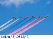 Москва. Триколор в небе над Москвой на воздушной части парада Победы 9 мая 2025. Редакционное фото, фотограф Литвяк Игорь / Фотобанк Лори