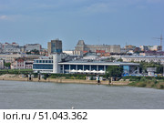 View of Irtysh River divides the city into two parts Omsk (2017 год). Редакционное фото, фотограф Александр Карпенко / Фотобанк Лори