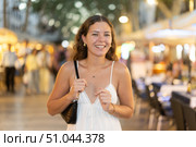 In evening, young smiling girl walks along city street La Rambla. Стоковое фото, фотограф Яков Филимонов / Фотобанк Лори