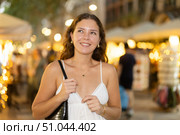 In evening, young smiling girl walks along city street La Rambla. Стоковое фото, фотограф Яков Филимонов / Фотобанк Лори