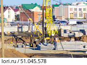 Kemerovo, Russia - March 2019, foundation piles, lot of construction noise in residential sleeping area, selective focus. Редакционное фото, фотограф Дмитрий Коростылев / Фотобанк Лори