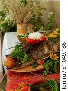 stuffed pike, boiled crayfish with soaked apples in a restaurant setting, delicacies. Стоковое фото, фотограф ~✿Eлена Челышева(Кочина)✿~ / Фотобанк Лори
