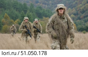 Soldiers walking in formation through tall grass. Стоковое AI-видео, аниматор Юрий Поздников / Фотобанк Лори