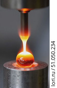 Industrial laser melting glass sphere on metal base. Стоковое AI-видео, аниматор Юрий Поздников / Фотобанк Лори