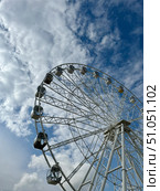 Ferris wheel on the background of blue sky in summer. Стоковое фото, фотограф Соболева Наталия / Фотобанк Лори