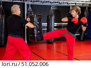 Man kicking shield during Krav Maga training session. Стоковое фото, фотограф Яков Филимонов / Фотобанк Лори