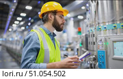 Worker conducts safety inspection in industrial facility while taking notes on clipboard. Стоковое AI-видео, аниматор Сергей Толмачёв / Фотобанк Лори