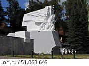 Мемориальный скульптурный комплекс-памятник воинам 50-й армии — освободителям Калуги  г. Калуга, с. Ромоданово. Редакционное фото, фотограф Лариса Вишневская / Фотобанк Лори