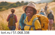 African American woman with a backpack walks through a field, smiling as she enjoys the surroundings. Стоковое AI-видео, аниматор Данила Большаков / Фотобанк Лори