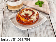 Glazed cinnabon swirl with icing. Стоковое фото, фотограф Андрей Старостин / Фотобанк Лори