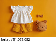 Fashion look of baby girl clothes and accessories. Set of muslin blouse, shorts, hairband and bag. Trendy cute tuff background for newborn. Toddler apparel. Female kid outfit. Pastel child wear set. Стоковое AI-изображение, AI-художник Марина Демидюк / Фотобанк Лори