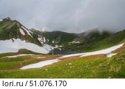 Alpine lake nestled in the valley. Стоковое фото, фотограф Саблин Станислав / Фотобанк Лори