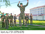 Военно-патриотическое воспитание молодежи. Прохождение препятствий по натянутому канату. (2018 год). Редакционное фото, фотограф Андреева Тамара Викторовна / Фотобанк Лори