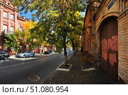 Осень , Астрахань, старинная улица в центре города когда-то имела название - Большая Демидовская (2020 год). Стоковое фото, фотограф Павел Просянов / Фотобанк Лори