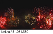 Colorful fireworks sparkle night. Стоковое видео, видеограф Игорь Жоров / Фотобанк Лори
