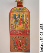 Донце прялки (липа, яичная темпера, роспись) 1989 год, мастер К.И.Лебедев (1905-1995). Городец, музей "Городецкой росписи" Редакционное фото, фотограф Сергей Елизарьев / Фотобанк Лори
